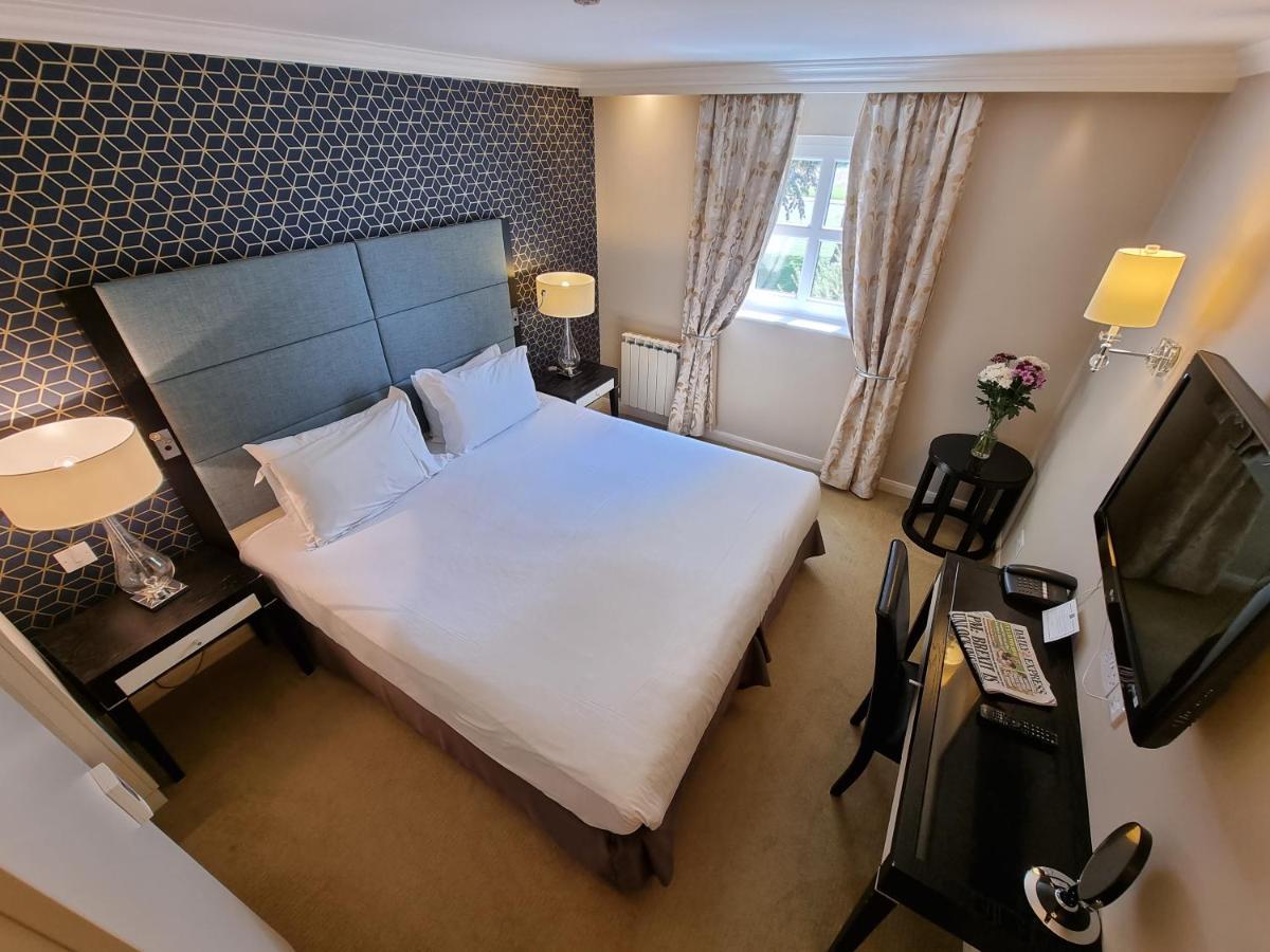 Number Four At Stow Hotel ภายนอก รูปภาพ